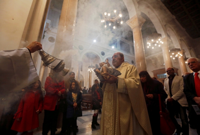 Hristiyan alemi Noel'i kutluyor